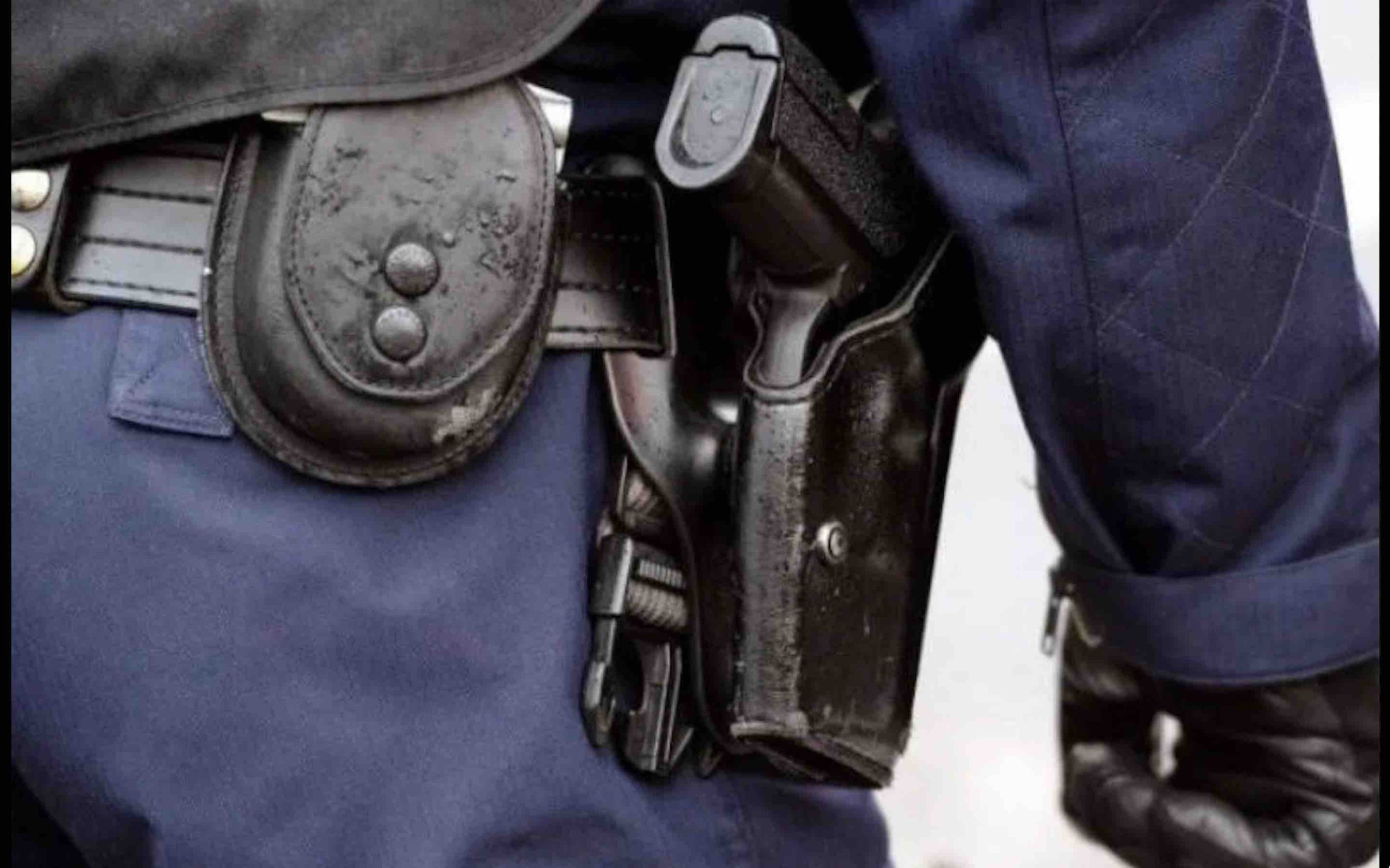 arme à feu police Maroc policier marocain flingue gun