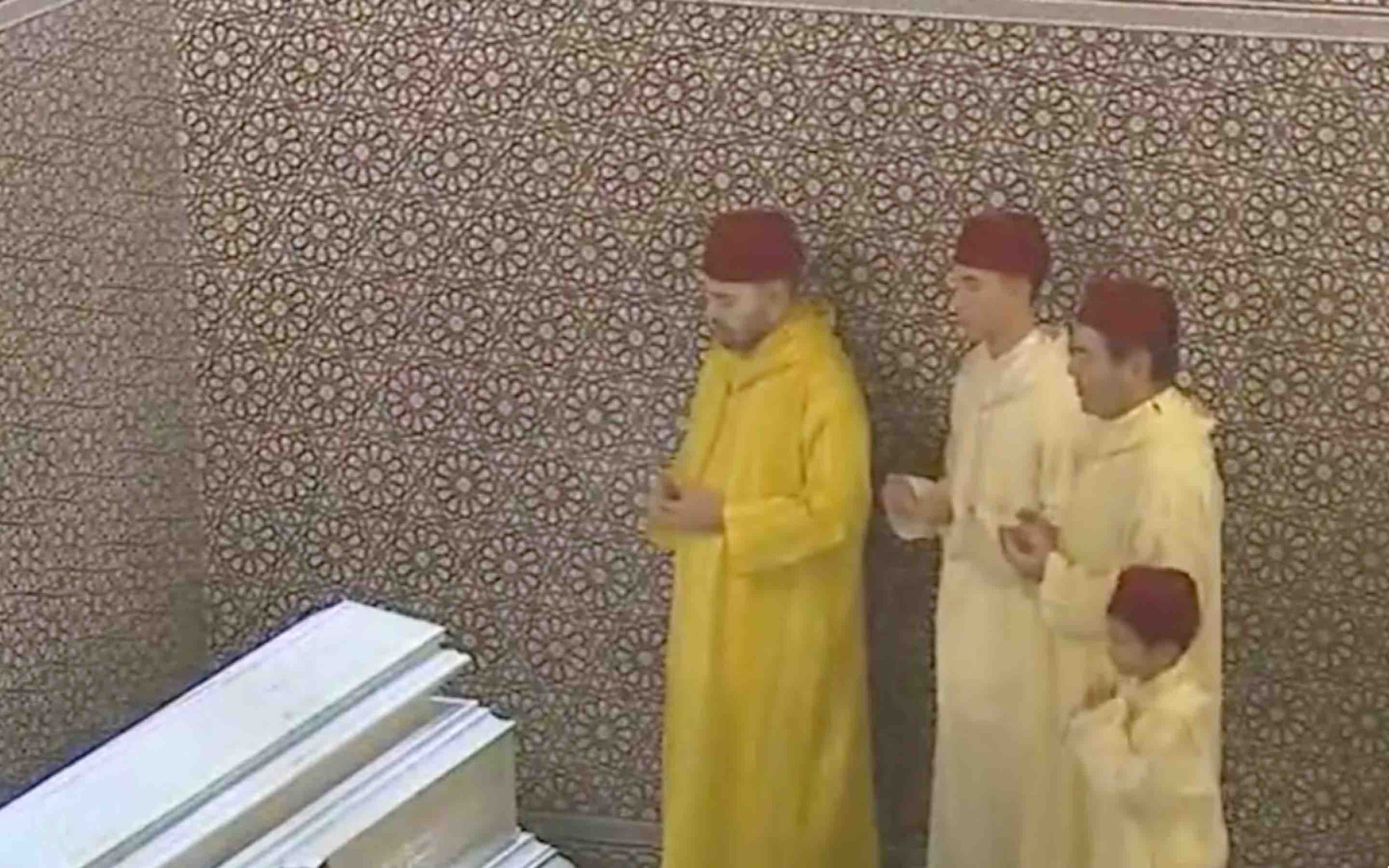 Le Roi Mohammed 6 a présidé, ce mercredi, une veillée religieuse à l’occasion du 25e anniversaire de la disparition de feu Hassan II