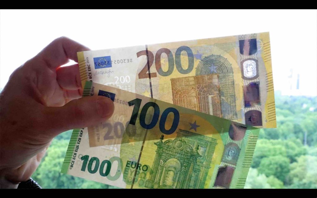billets 100 euros billet 200 euros