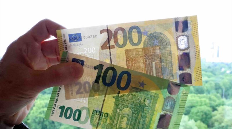 billets 100 euros billet 200 euros