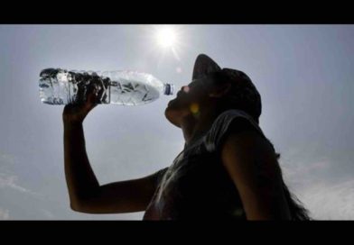 boire bouteille eau chaud chaleur canicule