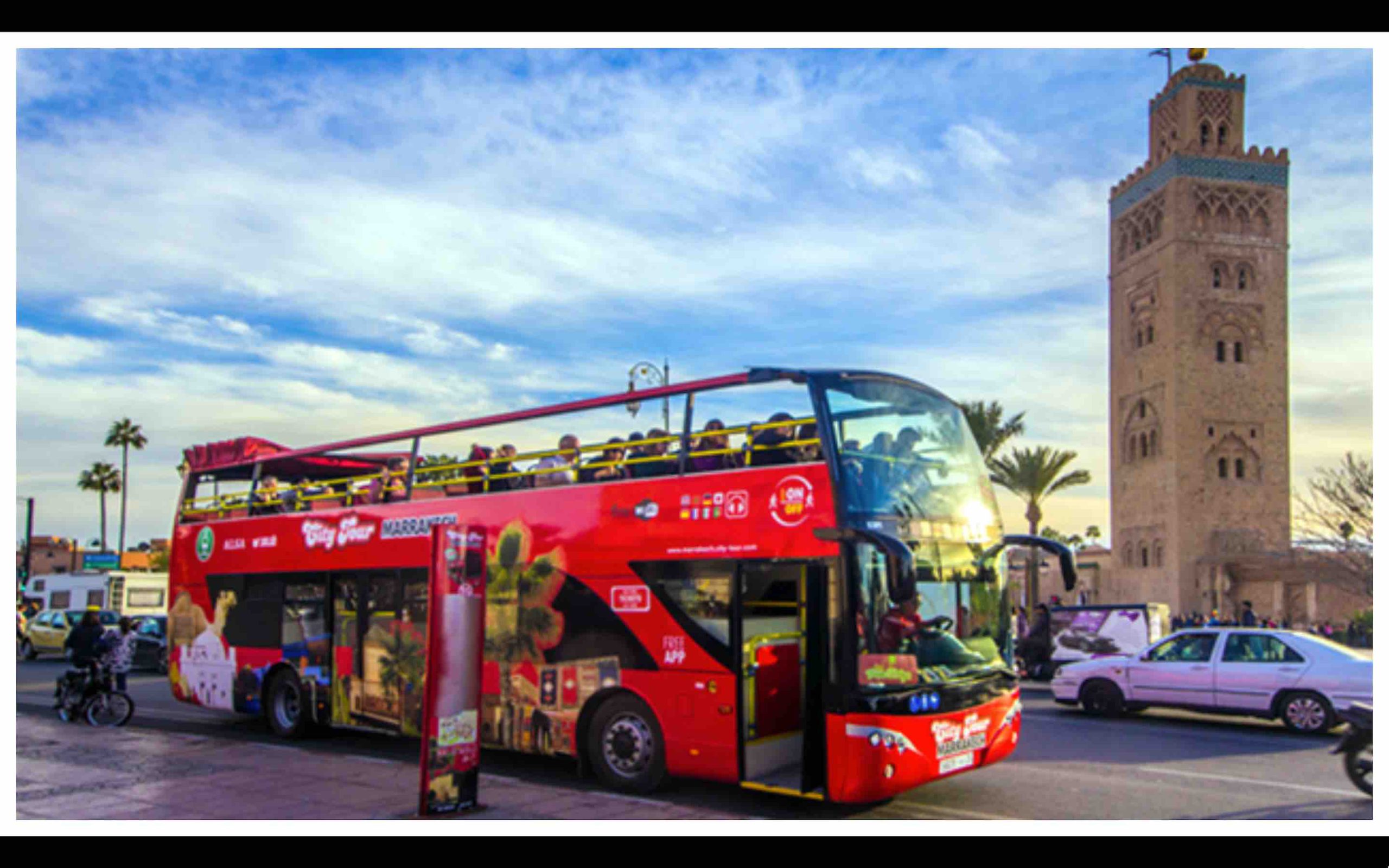 Maroc: des bus à impériale pour un circuit touristique à Casablanca