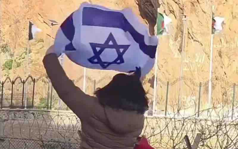 Frontière Maroc-Algérie - colère suite au geste d'une israélienne avec drapeau Israel