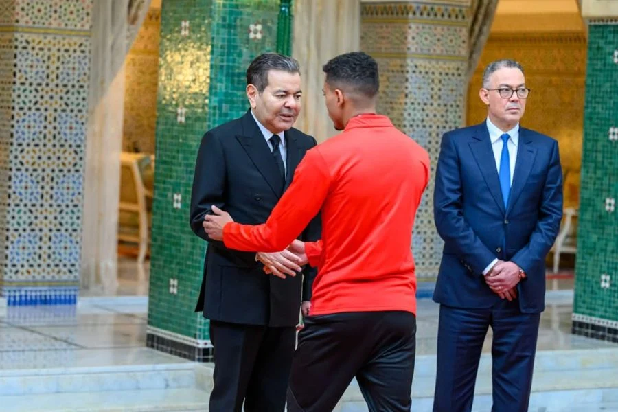 le prince Moulay Rachid reçoit les membres de l’équipe nationale de football, finalistes de la CAN Maroc-2025